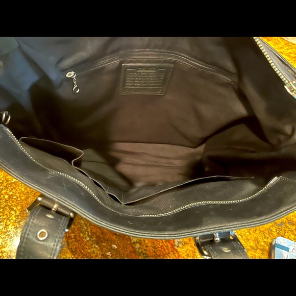 Coach Legacy Hampton large zip topTote Shopper. - Picture 6 of 16